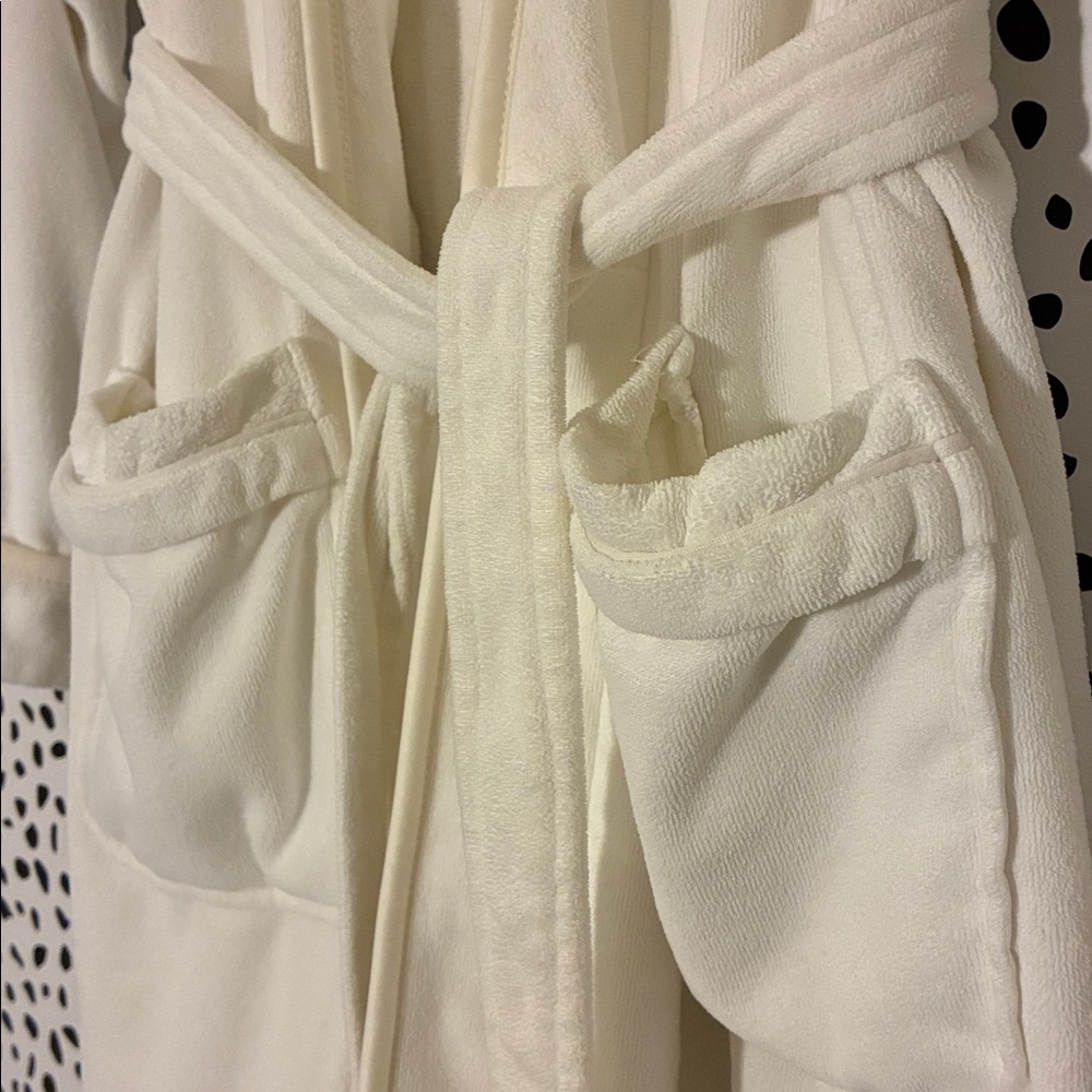 Wrap Up by VP ivory Cream Short Robe microfiber soft attached belt pockets - Picture 5 of 10